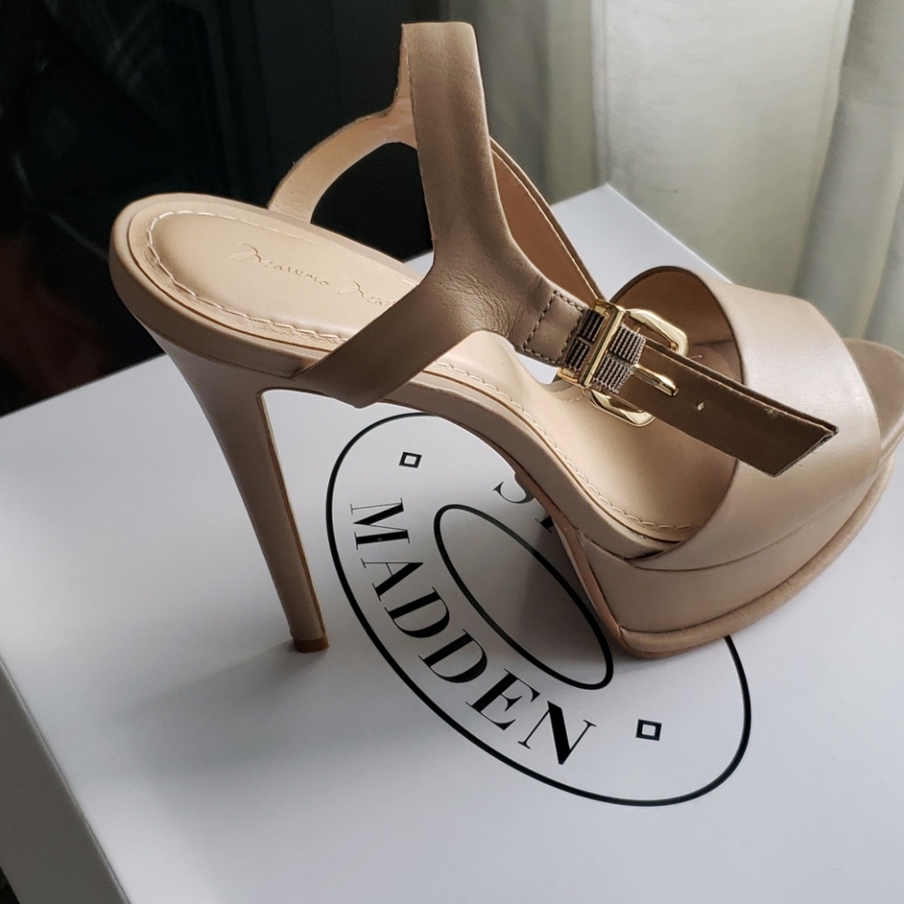 Heels - Picture 2 of 4